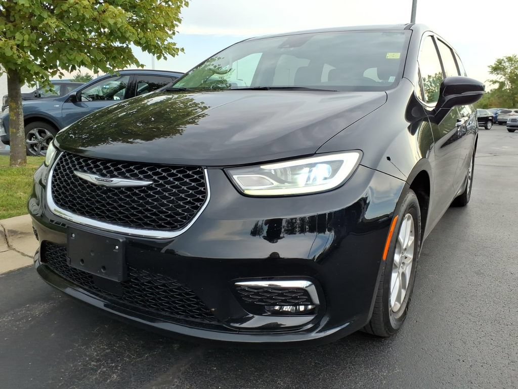Used 2024 Chrysler Pacifica Touring-L