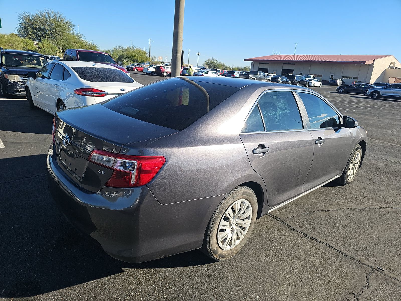 Used 2014 Toyota Camry LE image 4
