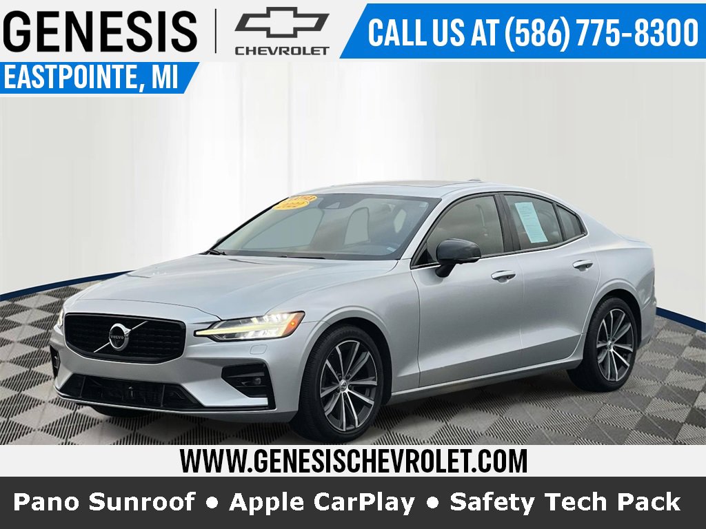 Used 2022 Volvo S60 B5 Momentum image 1