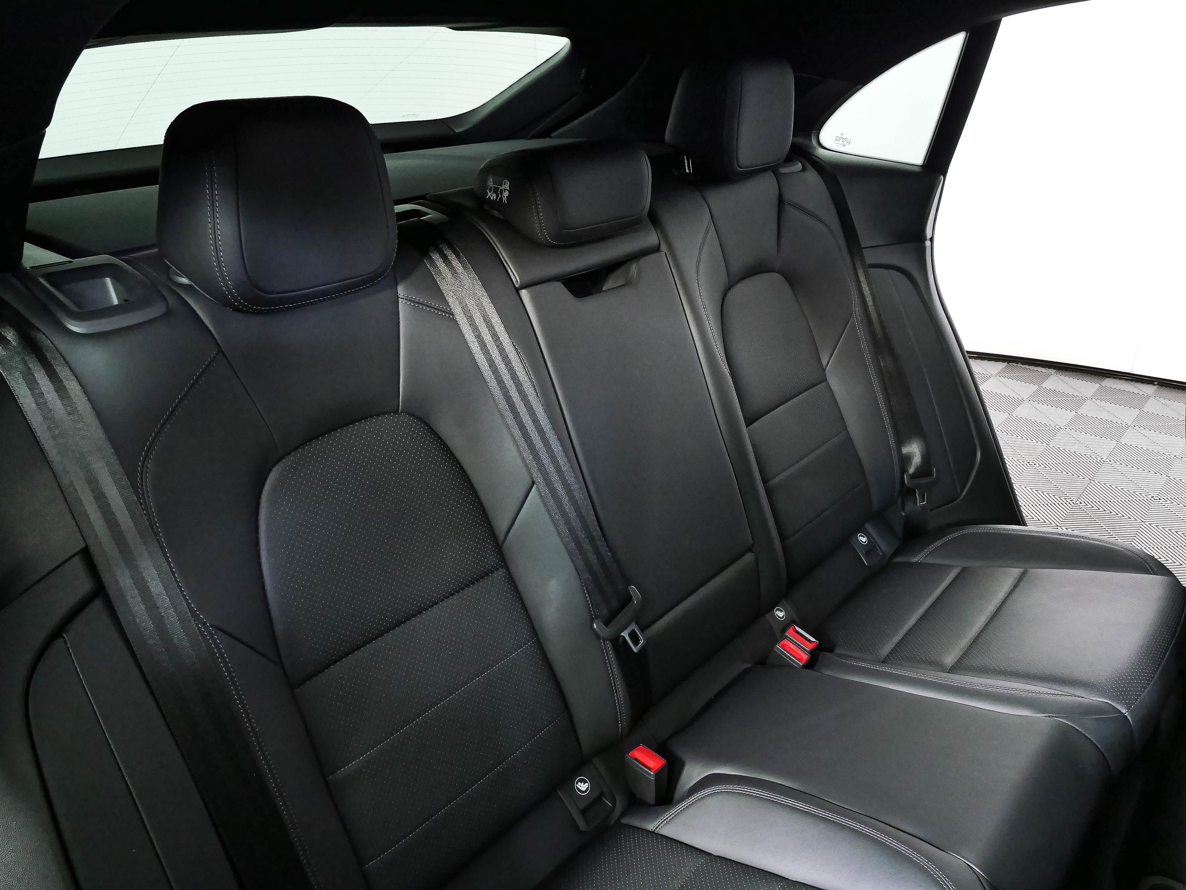 Certified 2025 Porsche Macan Electric RWD image 22