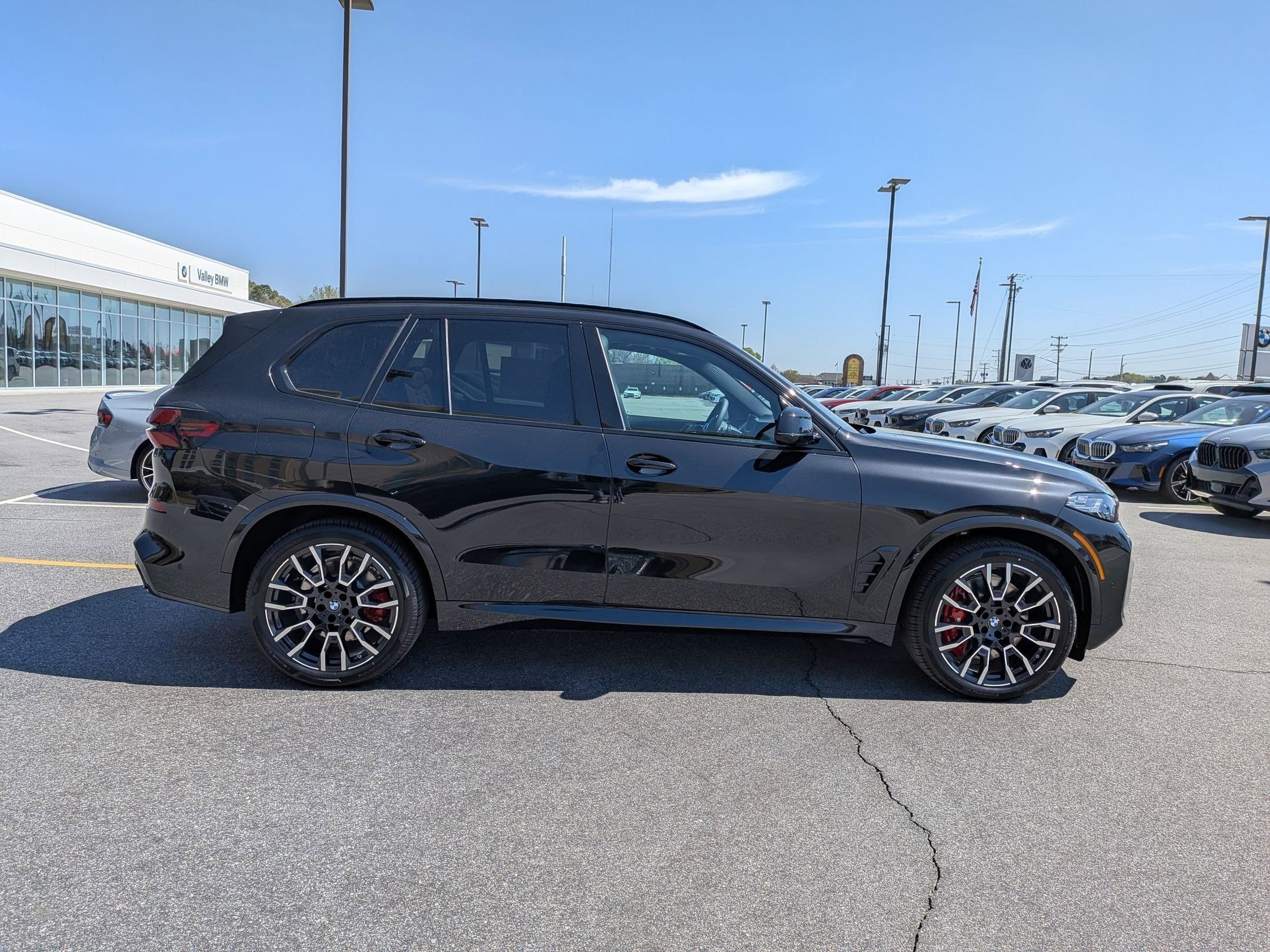 New 2026 BMW X5 xDrive50e w/ M Sport Package AWD/4WD image 2