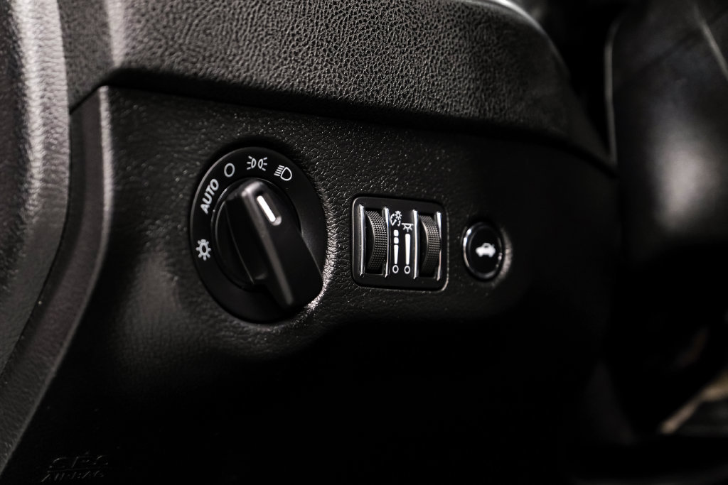Used 2020 Dodge Charger SXT RWD image 26