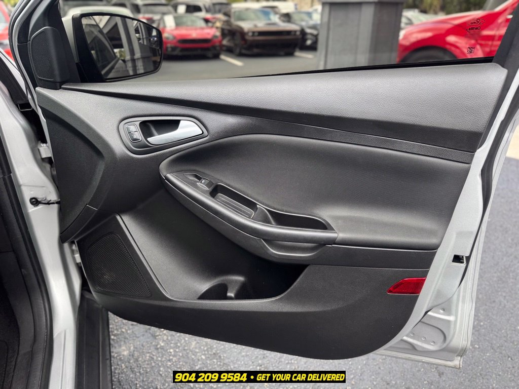 Used 2017 Ford Focus SE FWD image 19