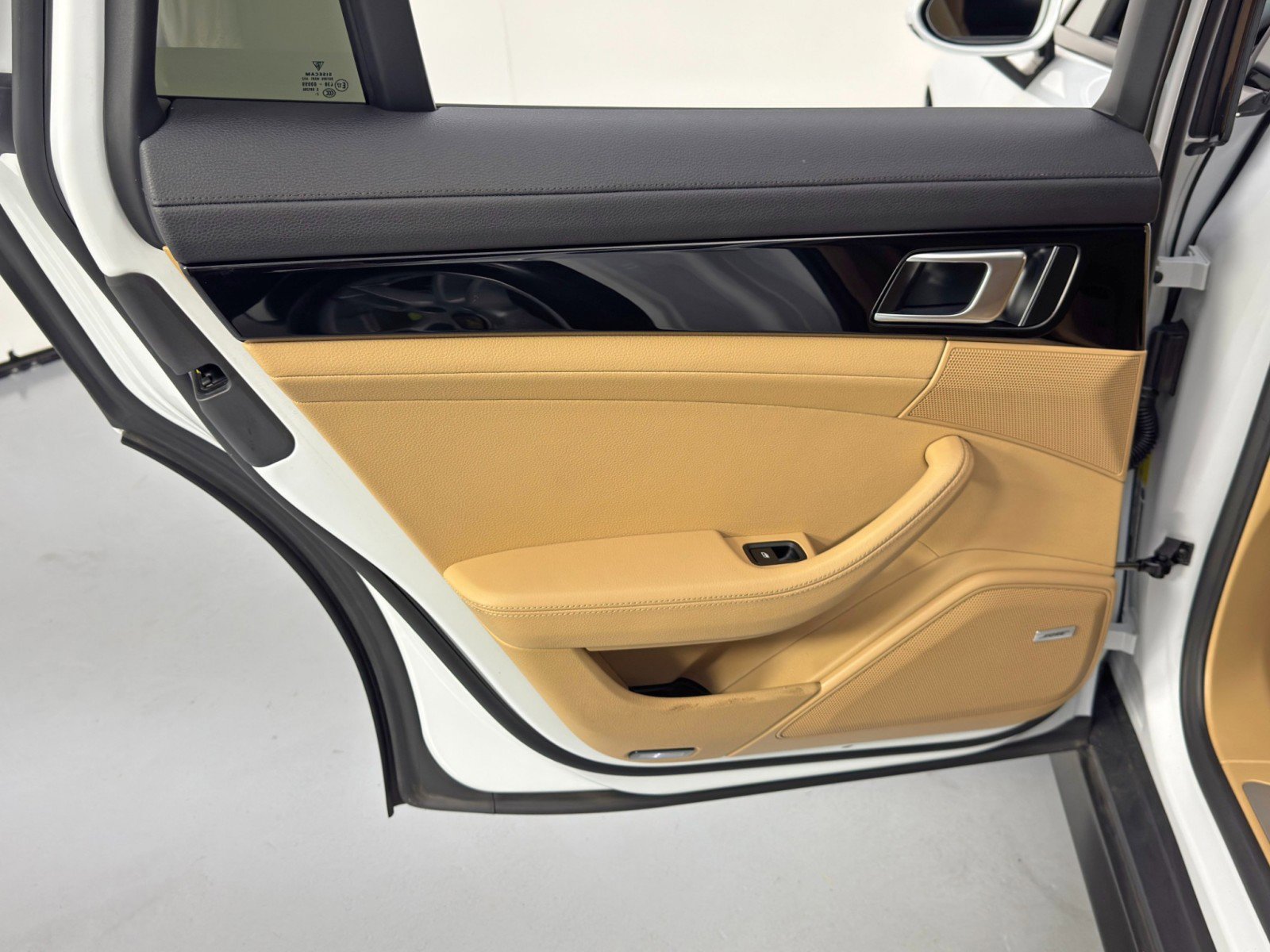 Used 2023 Porsche Panamera 4 image 45