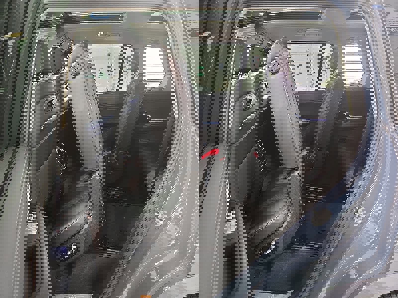 Used 2025 BMW X7 xDrive40i image 36