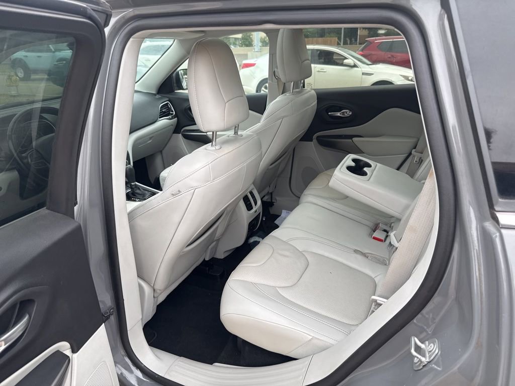 Used 2020 Jeep Cherokee Limited w/ Luxury Group FWD image 16