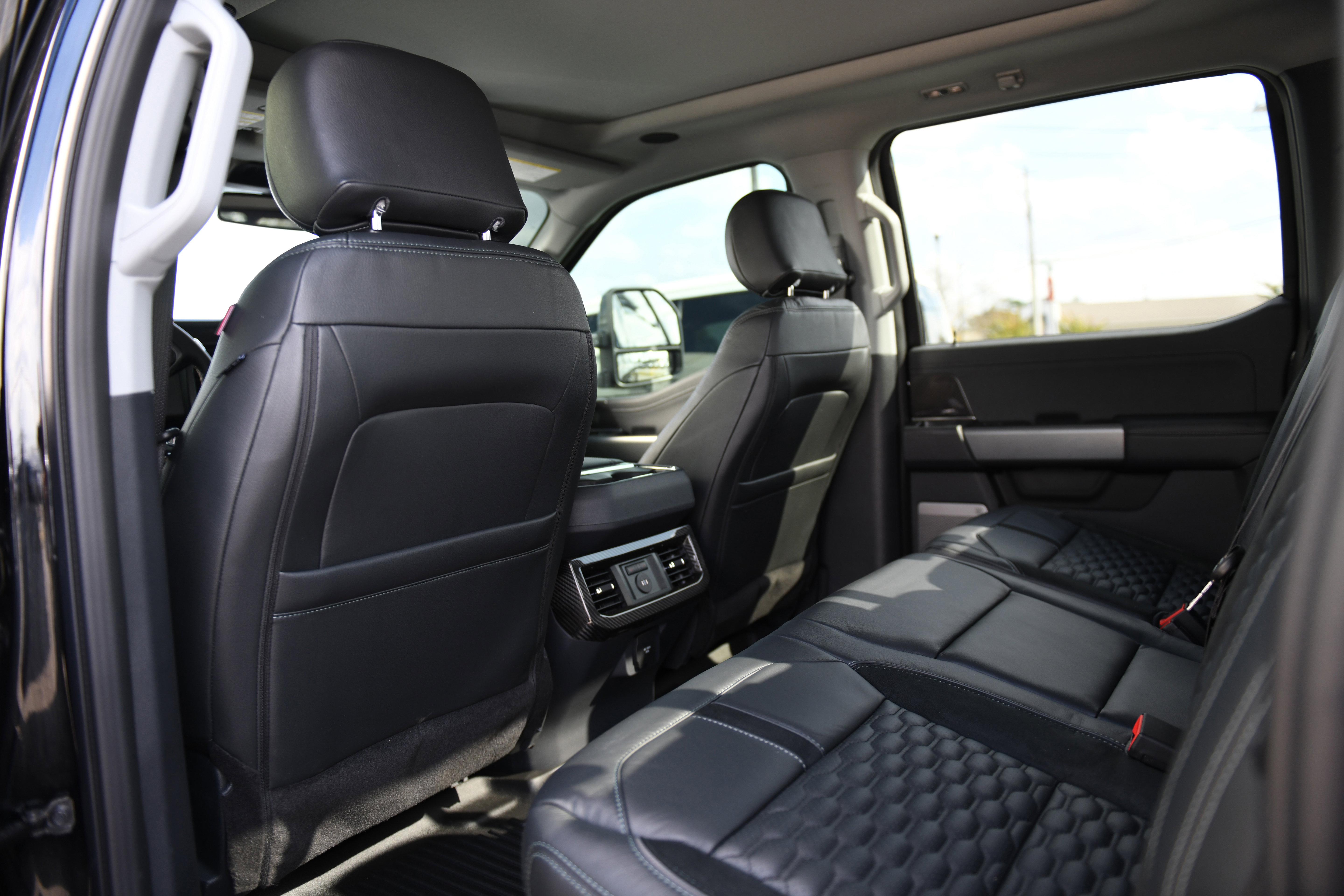 New 2026 Ford F250 Lariat w/ Black Appearance Package image 44