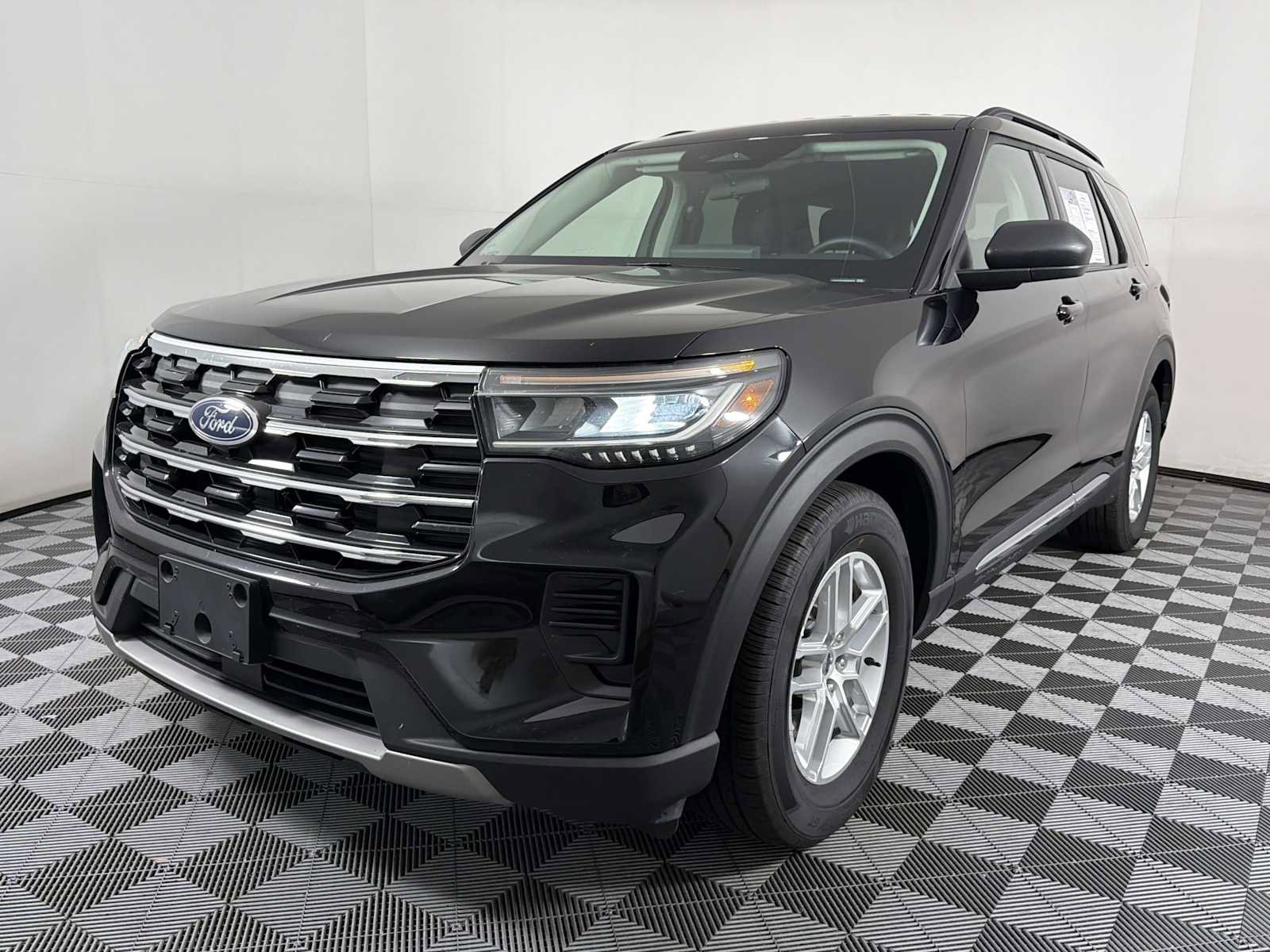 Used 2025 Ford Explorer Active image 6