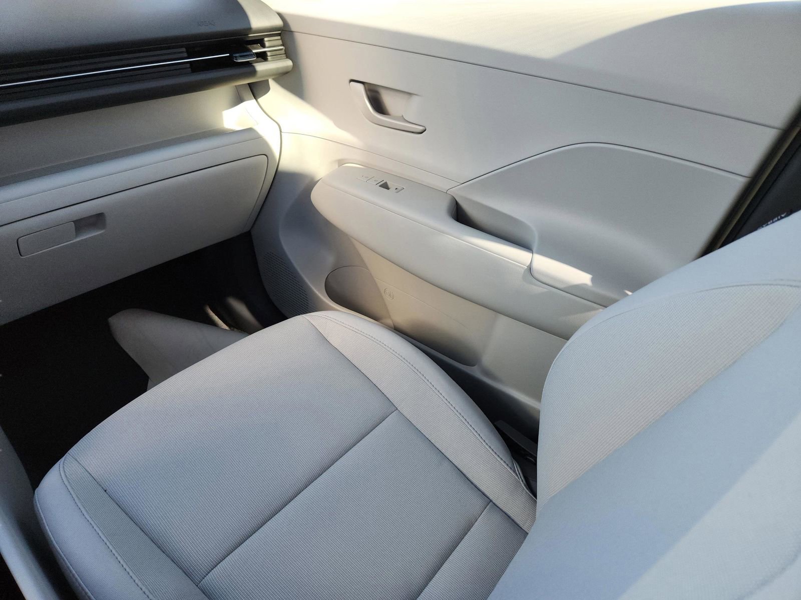 New 2026 Hyundai Kona SE image 13