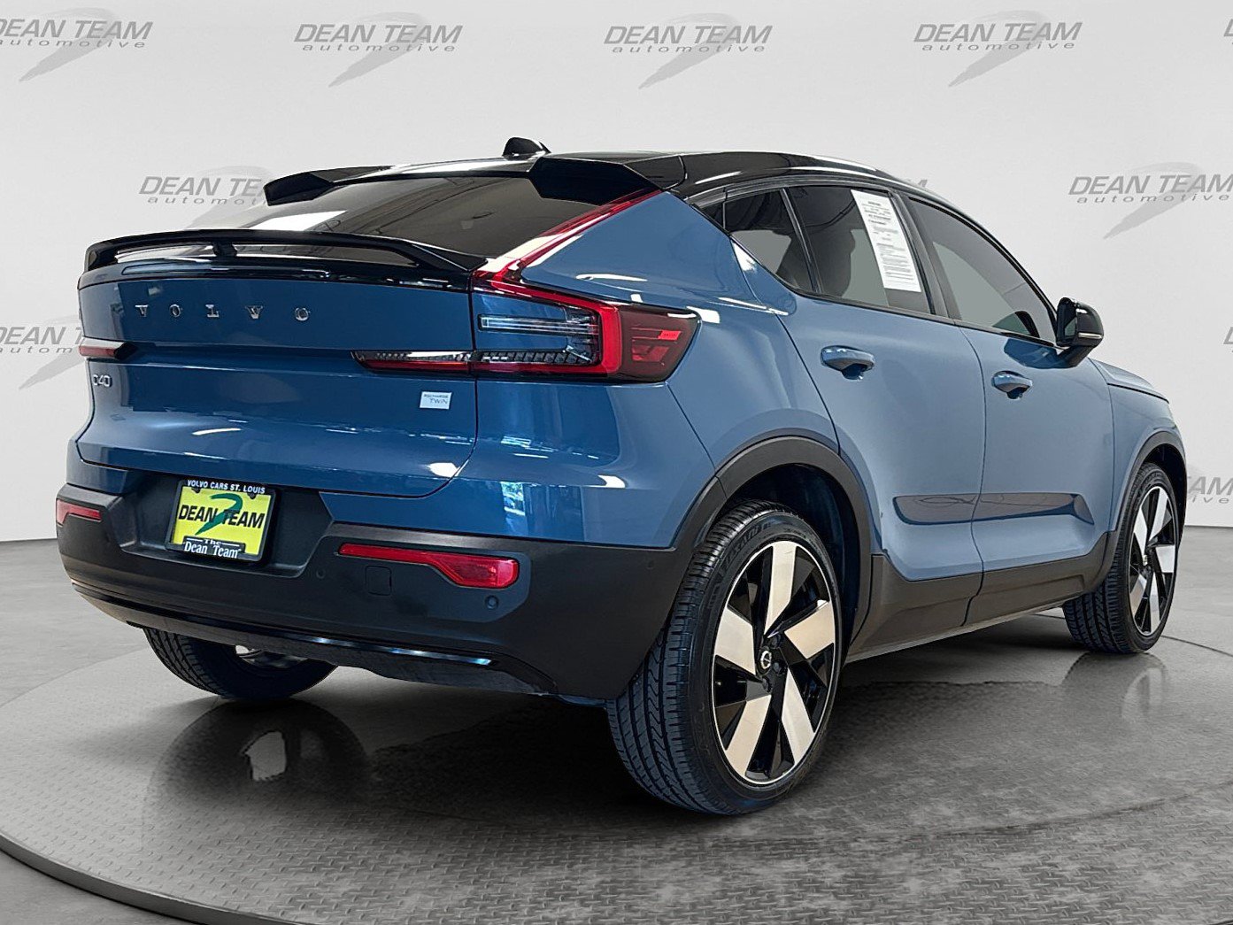 Used 2022 Volvo C40 P8 Recharge Ultimate AWD/4WD image 4