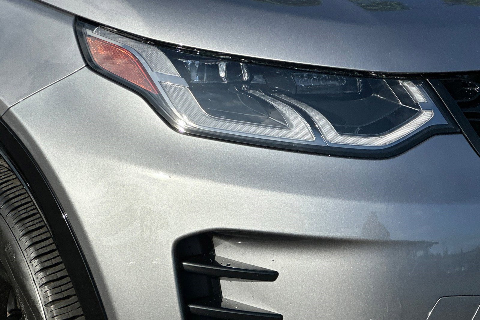 Certified 2025 Land Rover Discovery Sport Dynamic SE image 12