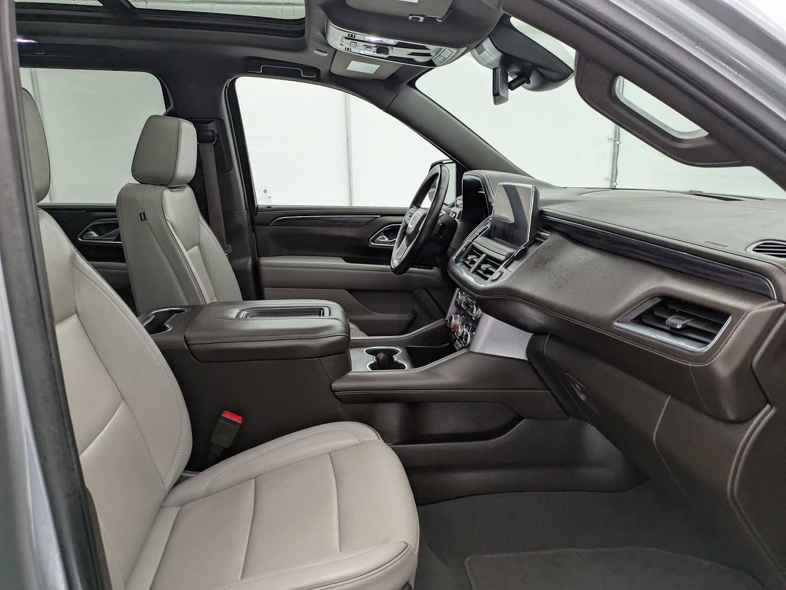 Used 2024 GMC Yukon XL SLT w/ SLT Luxury Package AWD/4WD image 24