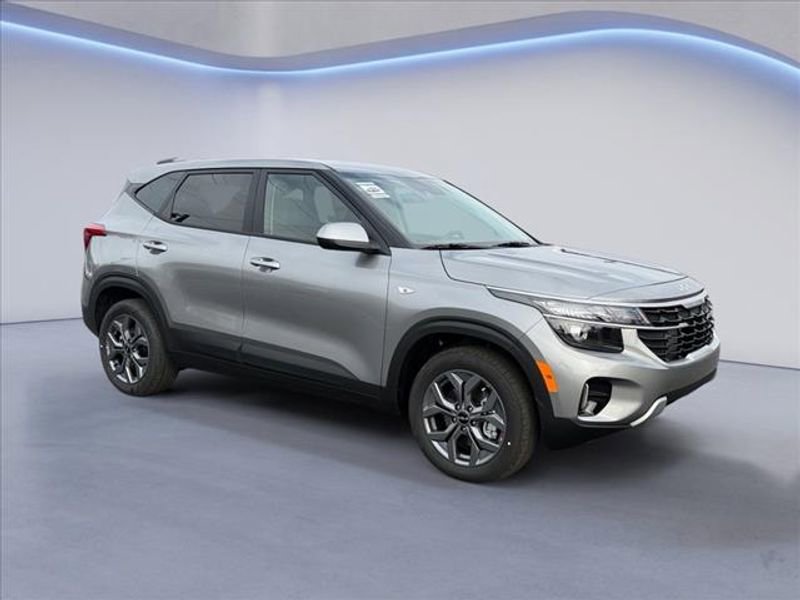 New 2026 Kia Seltos LX image 1