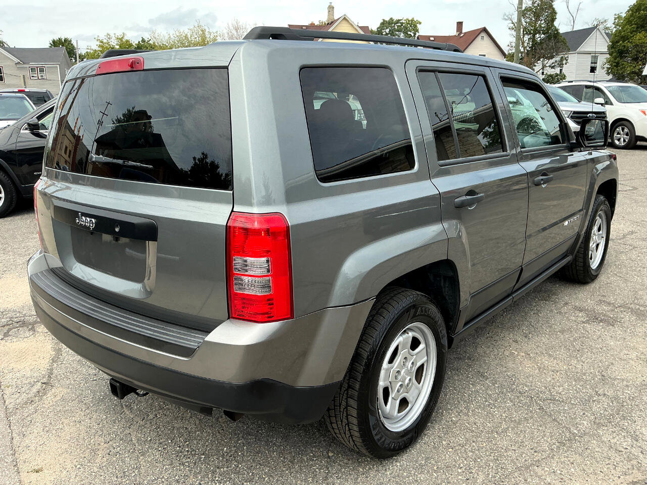 Used 2014 Jeep Patriot Sport image 3