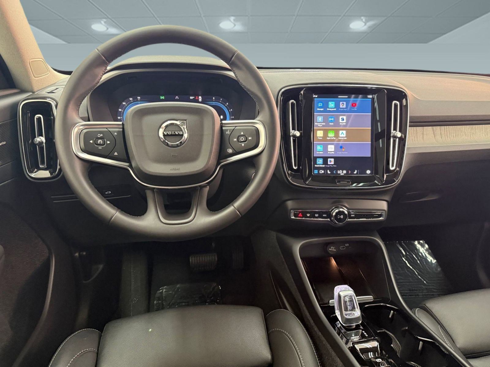 Used 2024 Volvo XC40 B5 Plus image 25