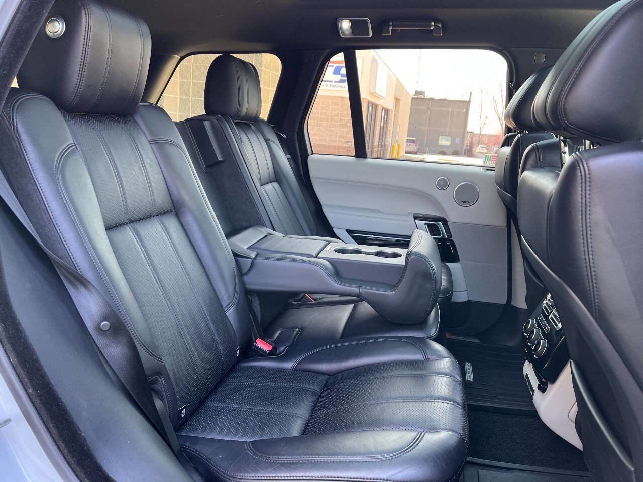 Used 2016 Land Rover Range Rover HSE image 21