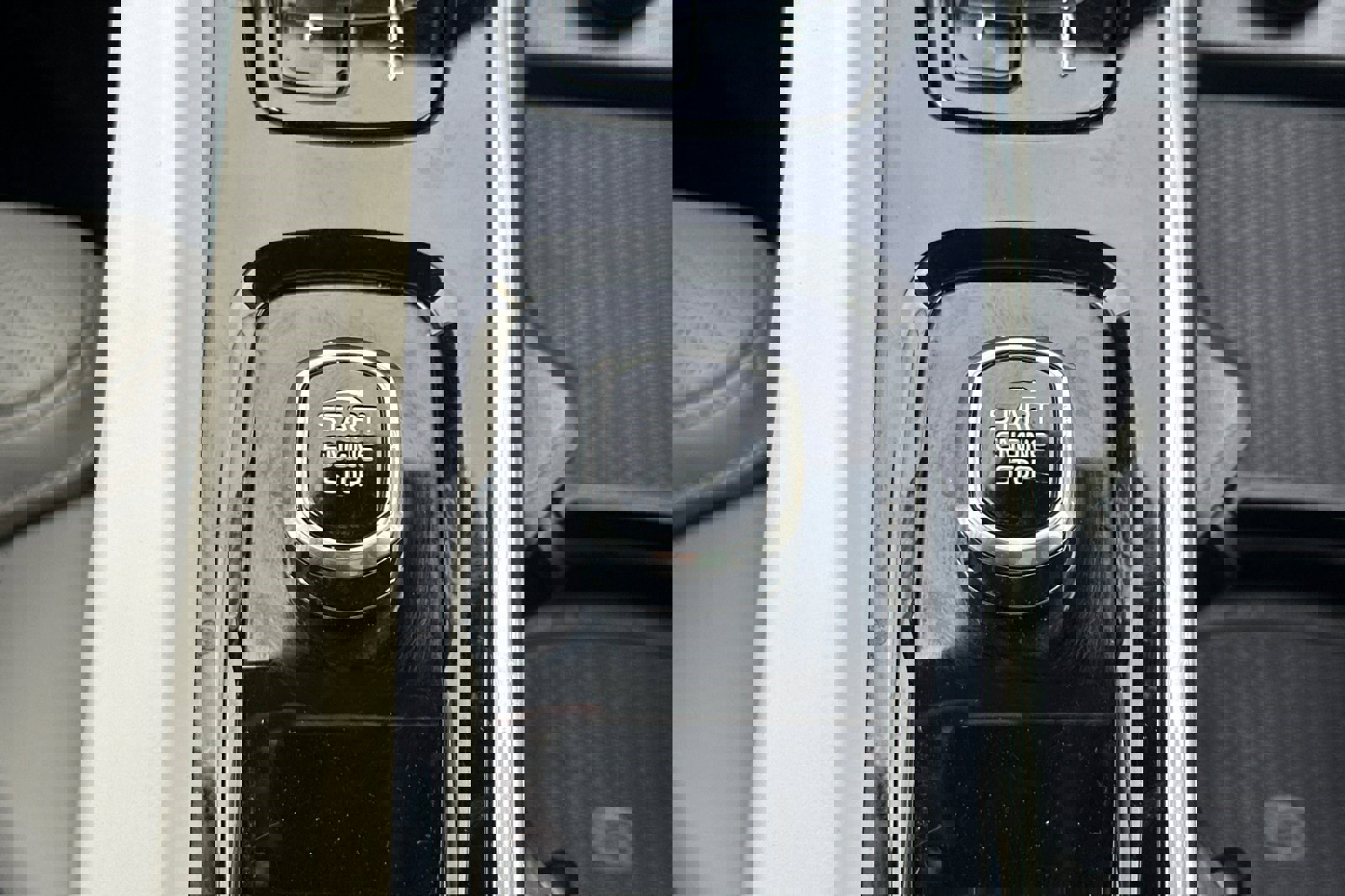 Certified 2025 Volvo XC60 T8 Ultra w/ Protection Package Premier image 26