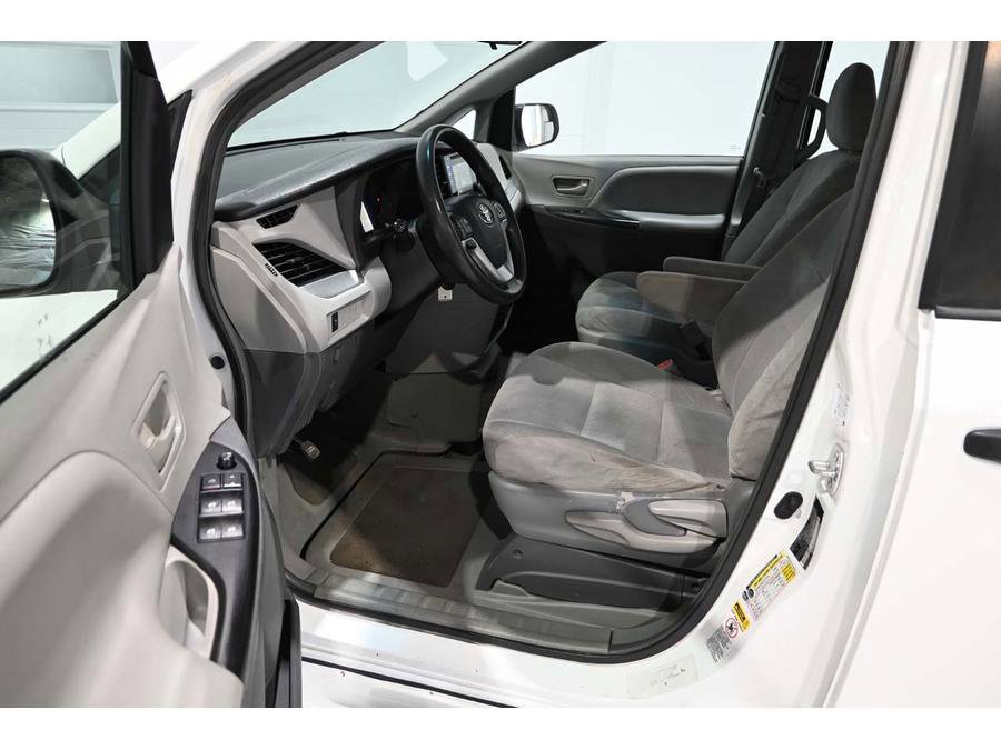 Used 2015 Toyota Sienna L FWD image 13