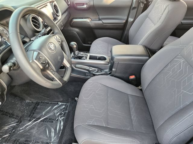 Used 2017 Toyota Tacoma TRD Off-Road w/ Tow Package (A/T) AWD/4WD image 9