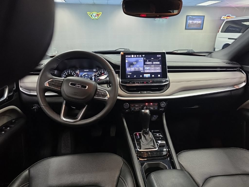 Used 2025 Jeep Compass Limited AWD/4WD image 20