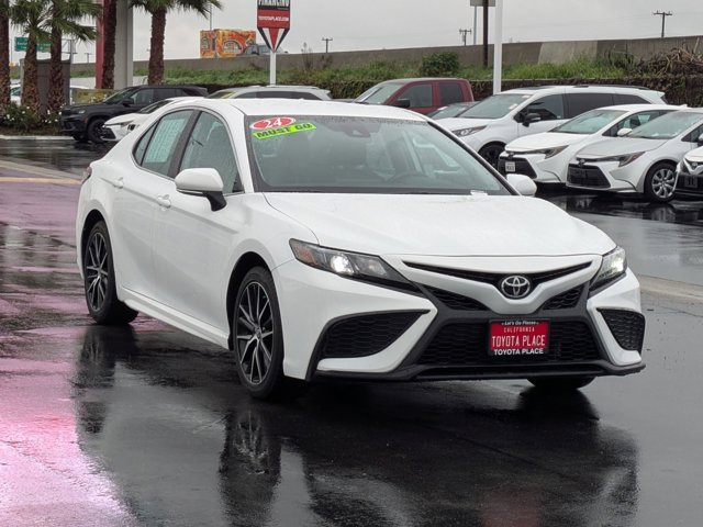 Used 2024 Toyota Camry SE image 3