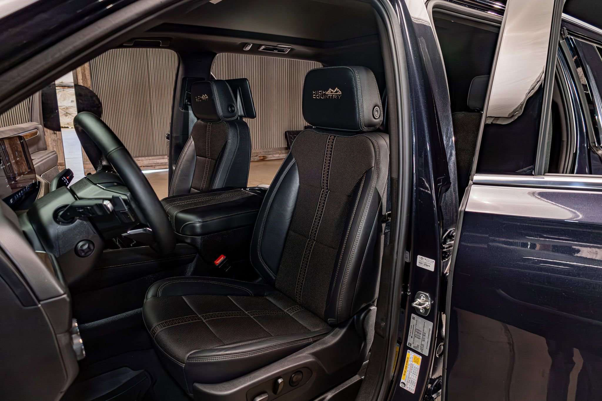 Used 2025 Chevrolet Suburban High Country AWD/4WD image 20