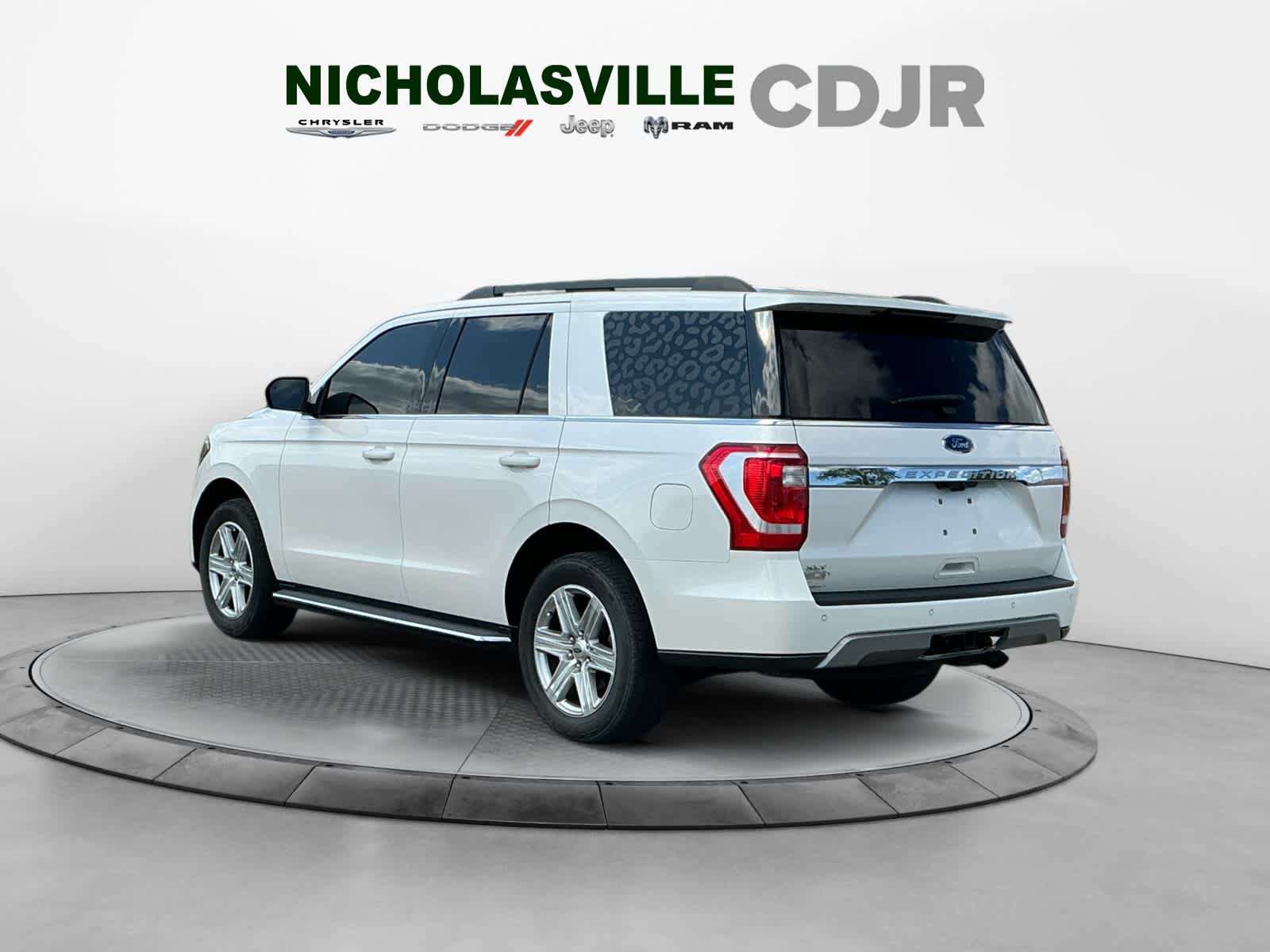 Used 2019 Ford Expedition XLT w/ Equipment Group 202A RWD image 3