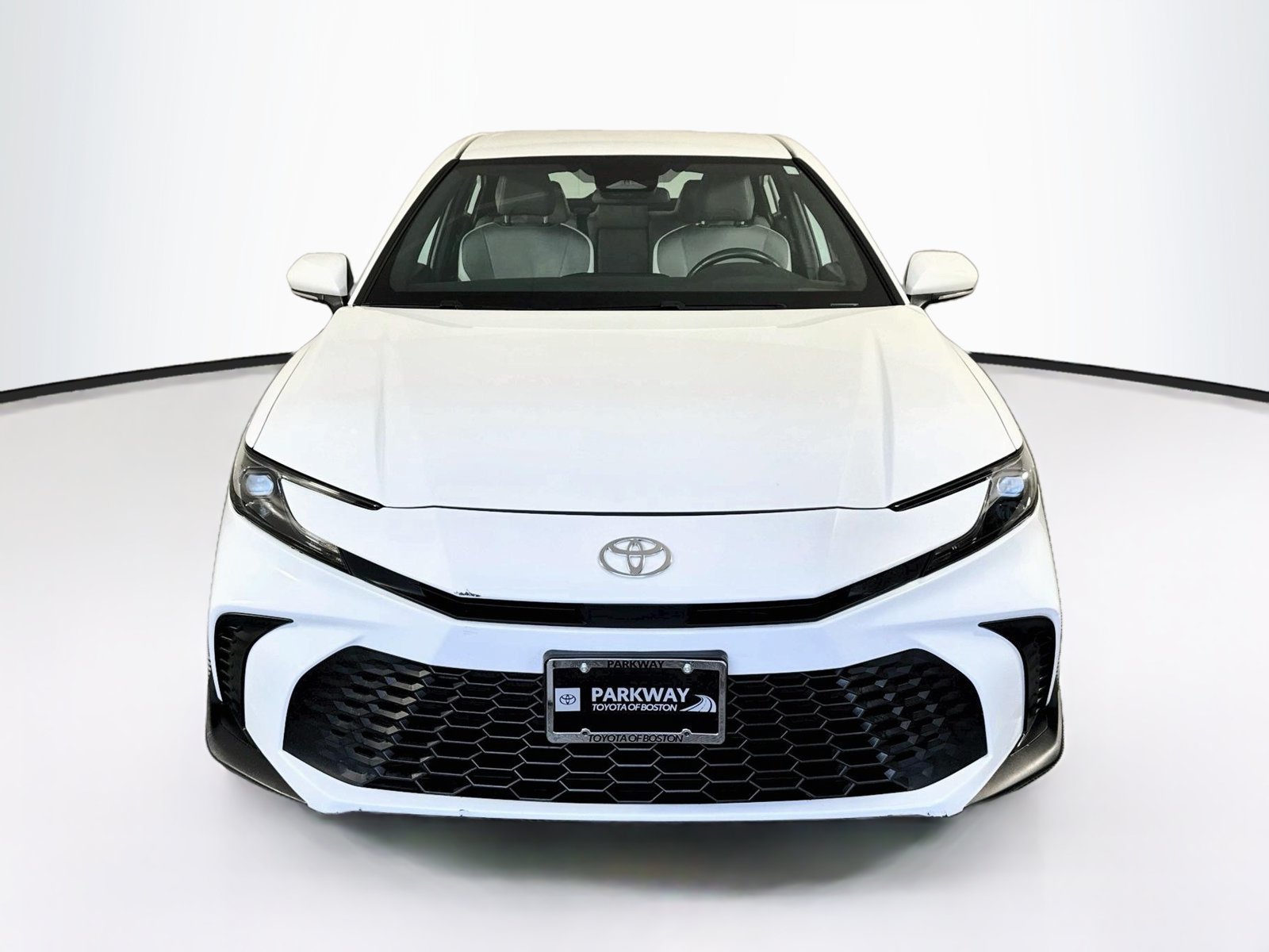 Used 2025 Toyota Camry SE FWD image 2