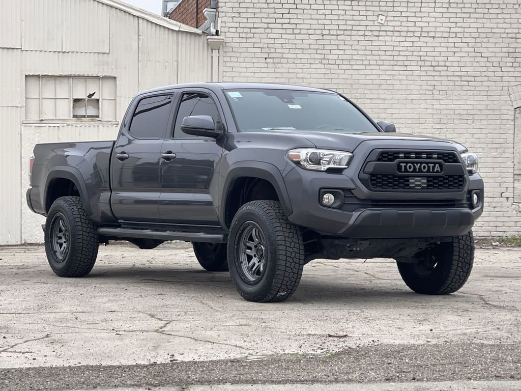 Used 2022 Toyota Tacoma TRD Off-Road w/ Technology Package AWD/4WD image 1