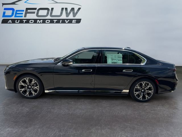 Used 2025 BMW i7 xDrive60 w/ Premium Package image 19