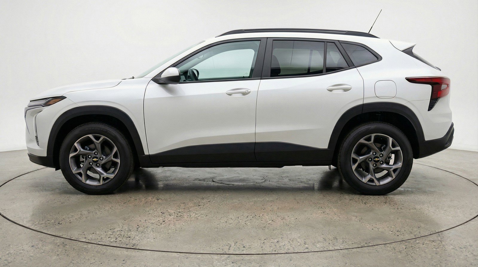 Used 2025 Chevrolet Trax LT w/ LT Convenience Package image 5