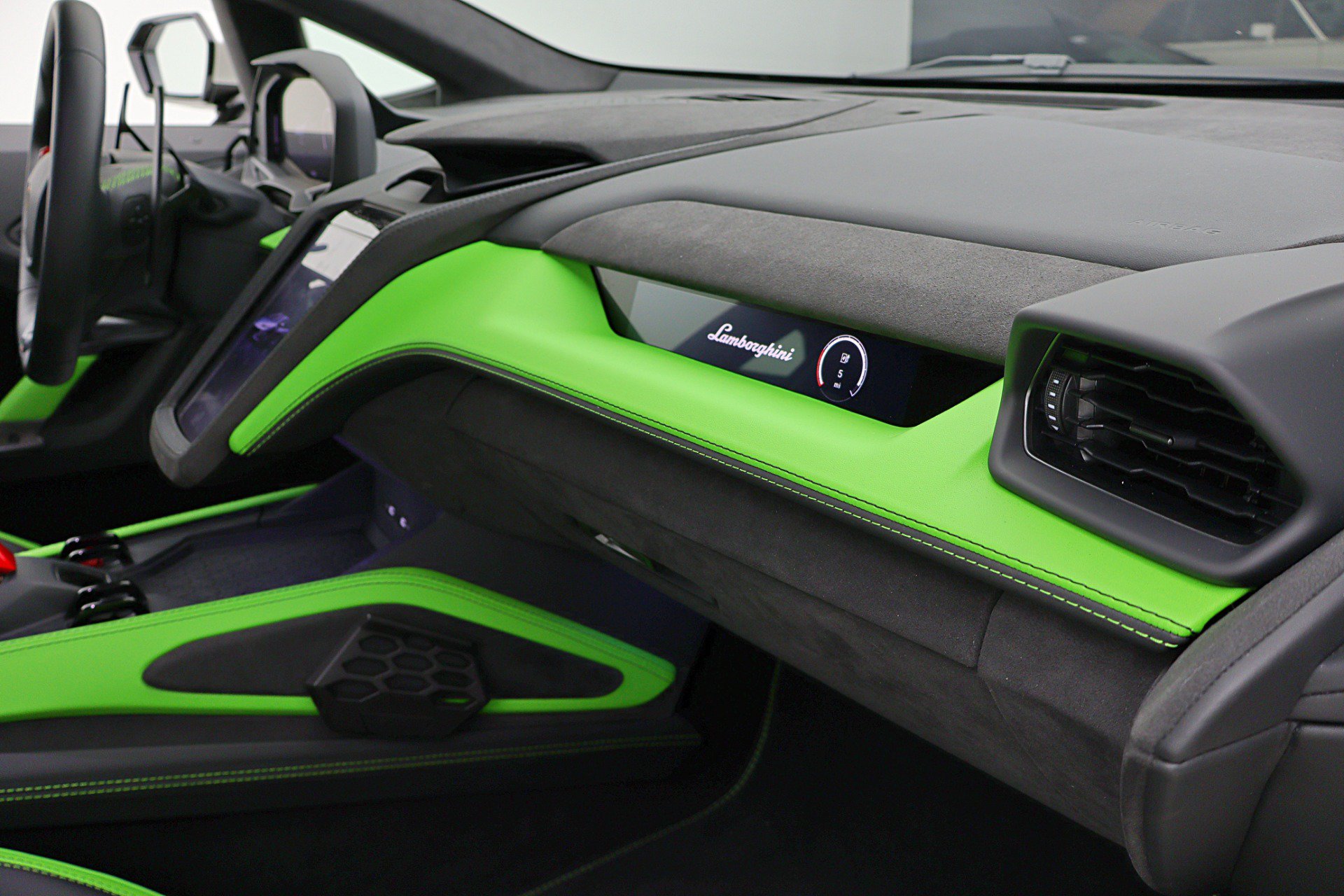 Used 2026 Lamborghini Temerario AWD/4WD image 30