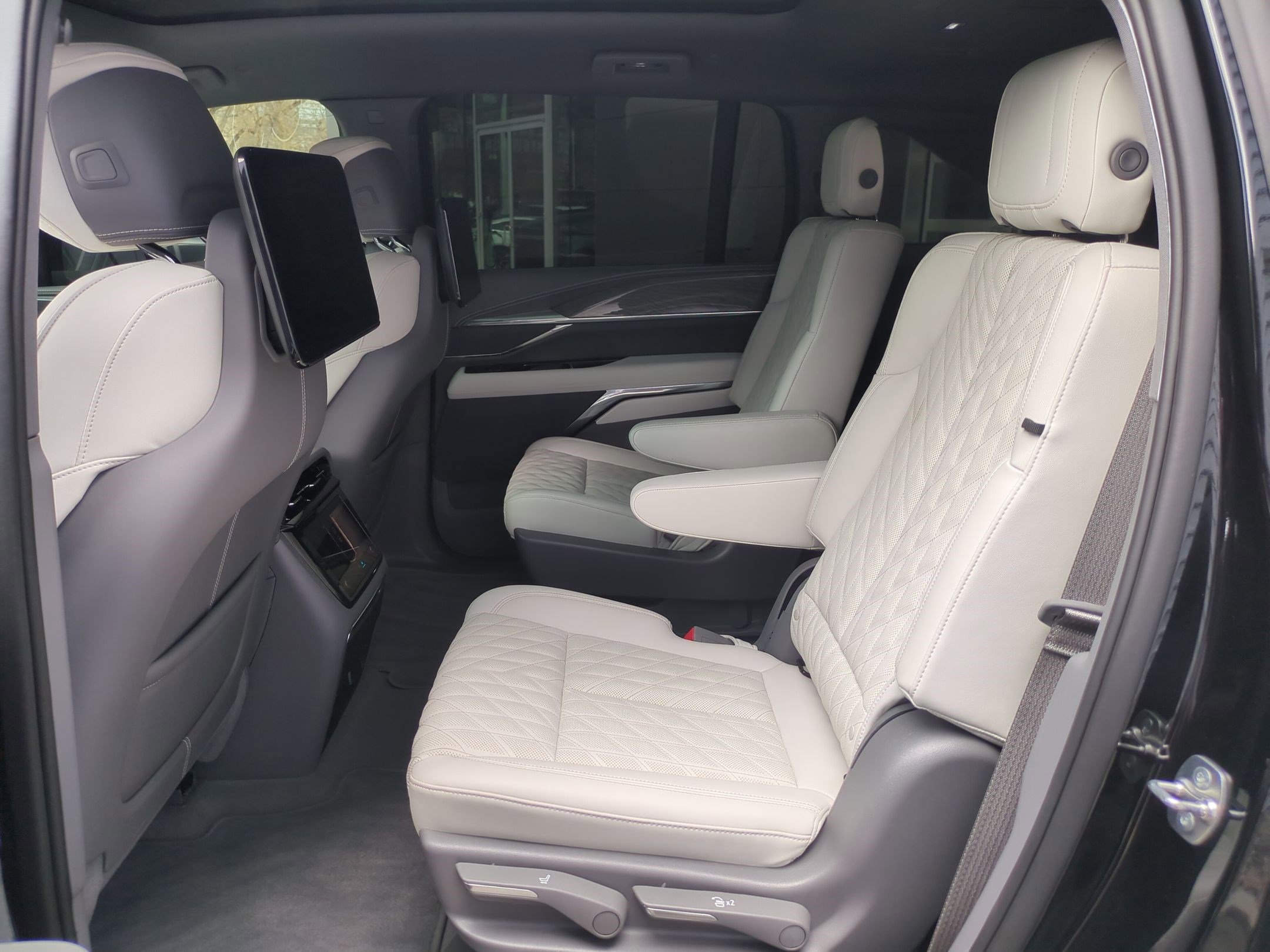 Used 2025 Cadillac Escalade IQ Sport 1 w/ Smart Trailering package image 27