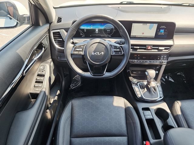 Used 2024 Kia Seltos SX w/ SX Sunroof Package AWD/4WD image 11