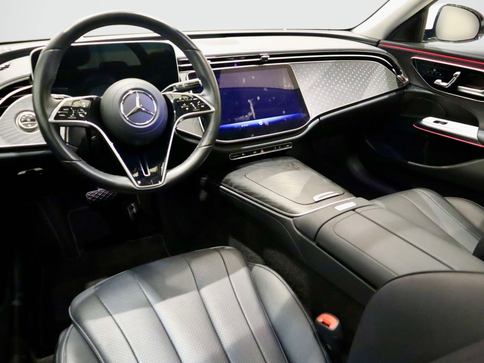 Used 2025 Mercedes-Benz E 350 Sedan w/ Winter Package image 21