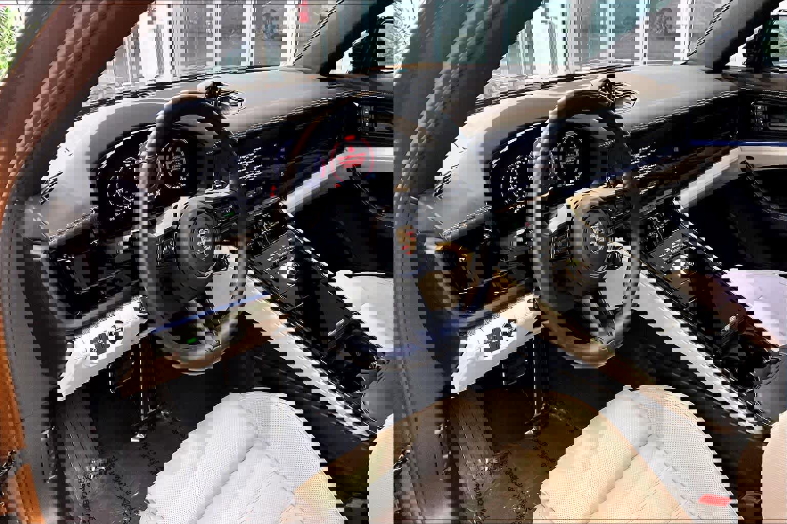 Used 2025 Porsche Panamera 4 image 17