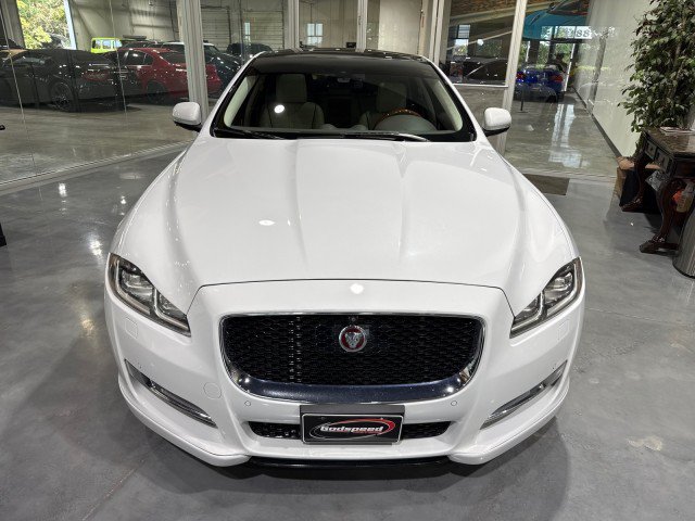 Used 2016 Jaguar XJ R-Sport RWD image 2