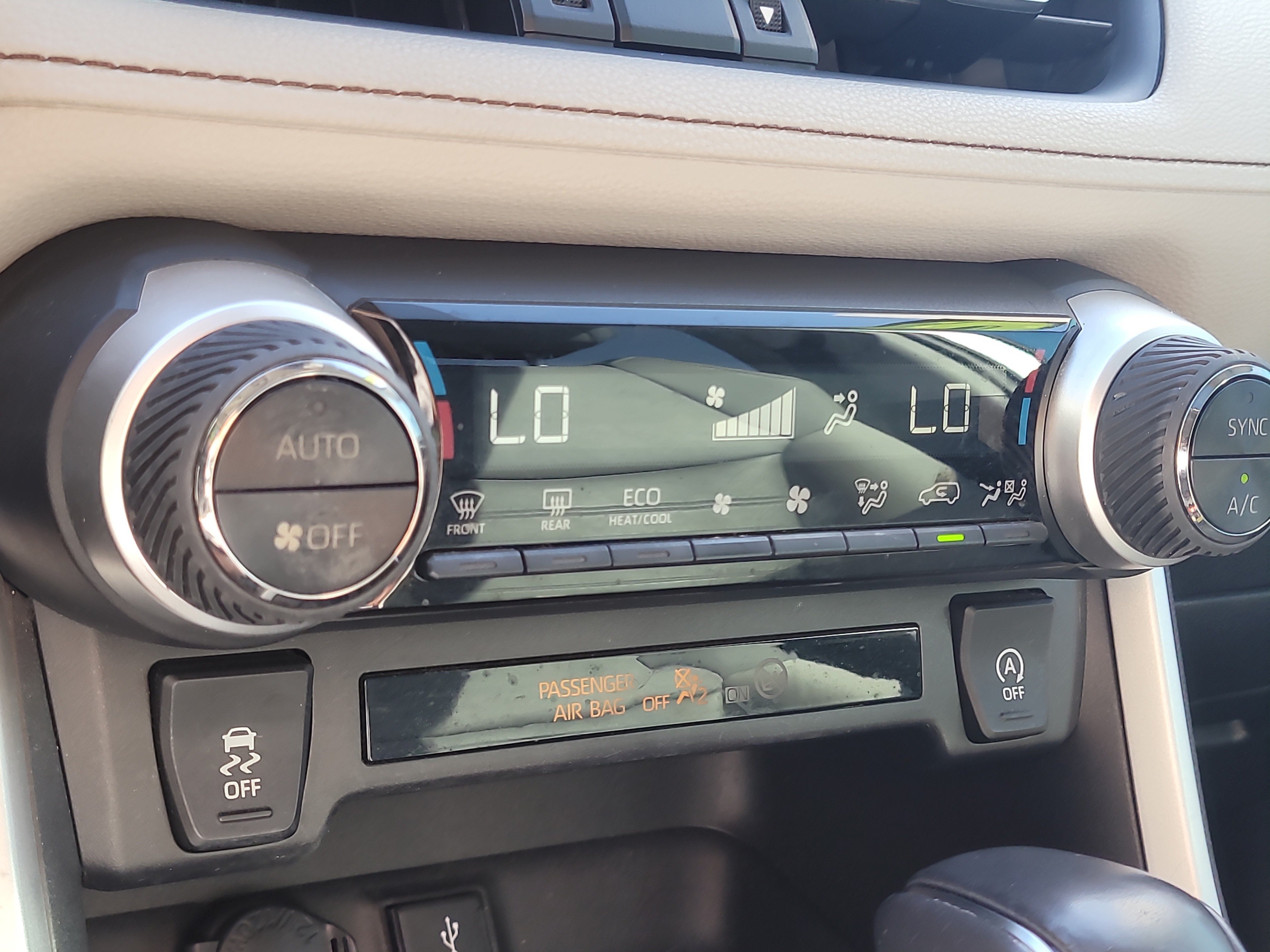 Used 2020 Toyota RAV4 XLE Premium FWD image 27