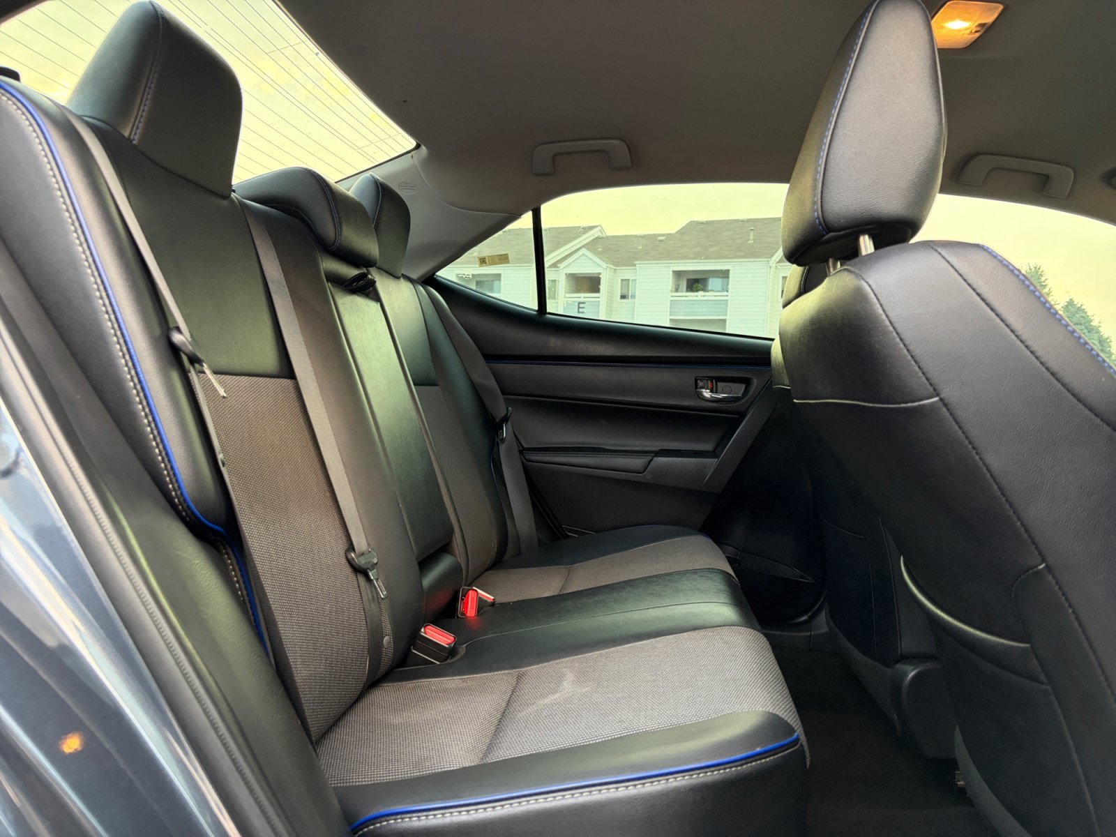 Used 2017 Toyota Corolla SE w/ Carpet Mat Package (TMS) FWD image 32