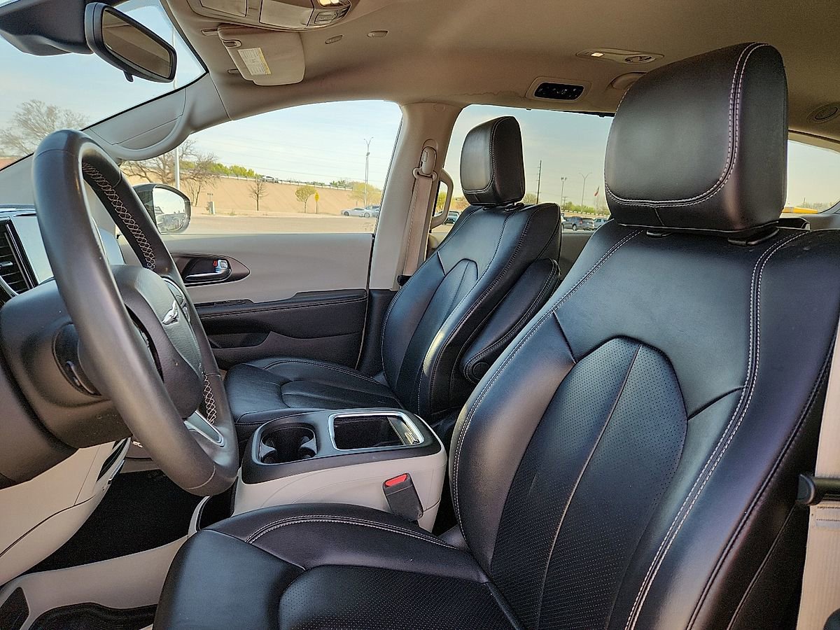 Used 2024 Chrysler Pacifica Touring-L FWD image 7