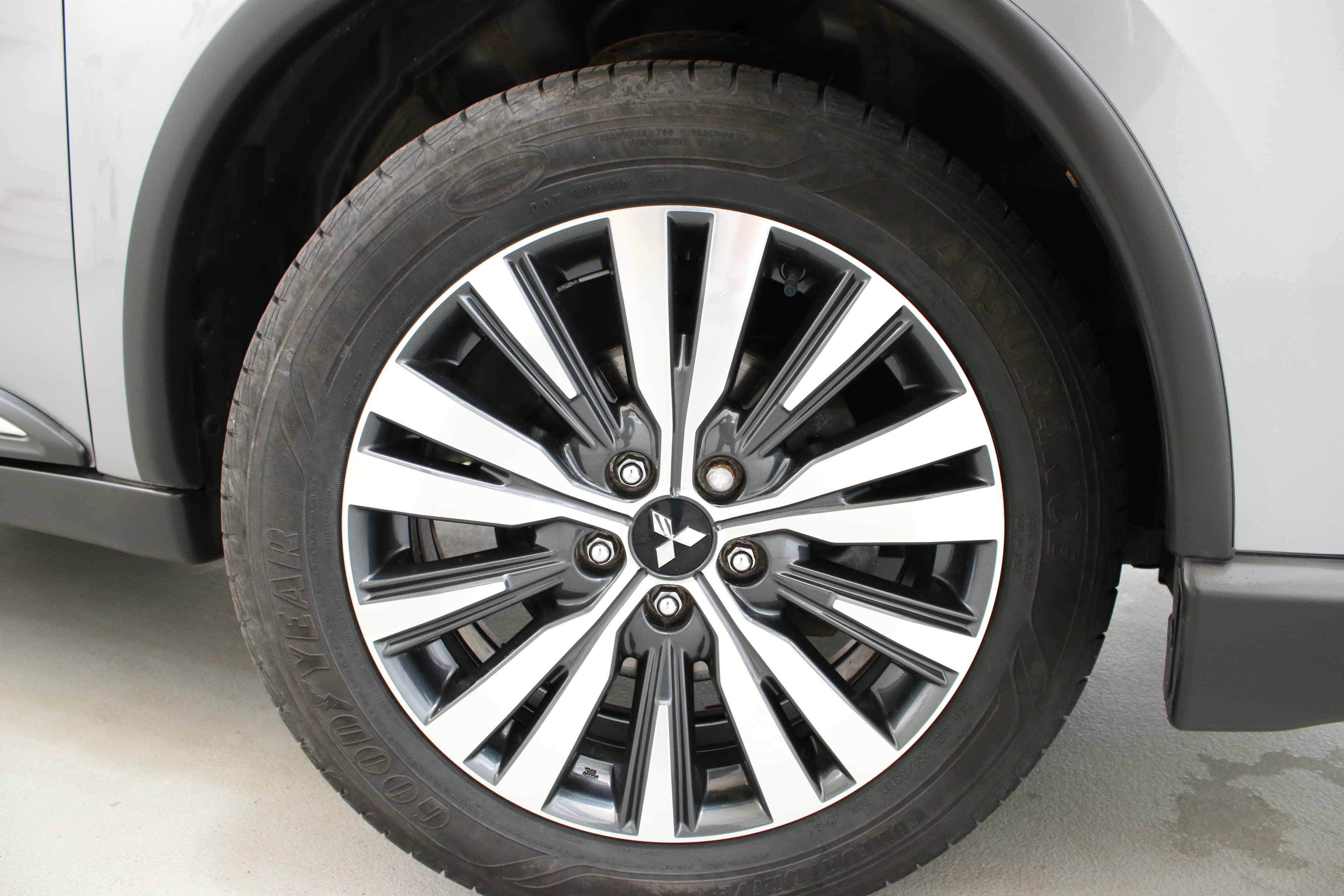 Used 2020 Mitsubishi Outlander ES AWD/4WD image 27