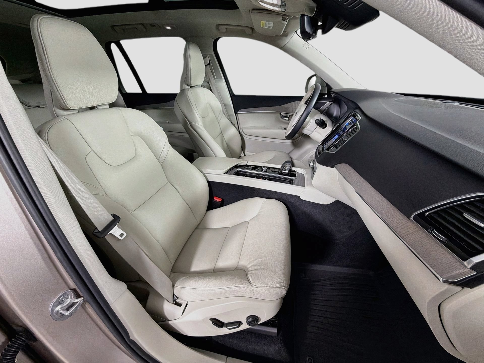 Certified 2024 Volvo XC90 T8 Plus w/ Protection Package Premier AWD/4WD image 31