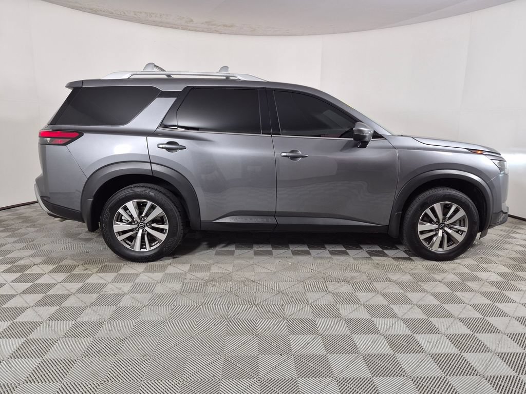 Used 2025 Nissan Pathfinder SL FWD image 2