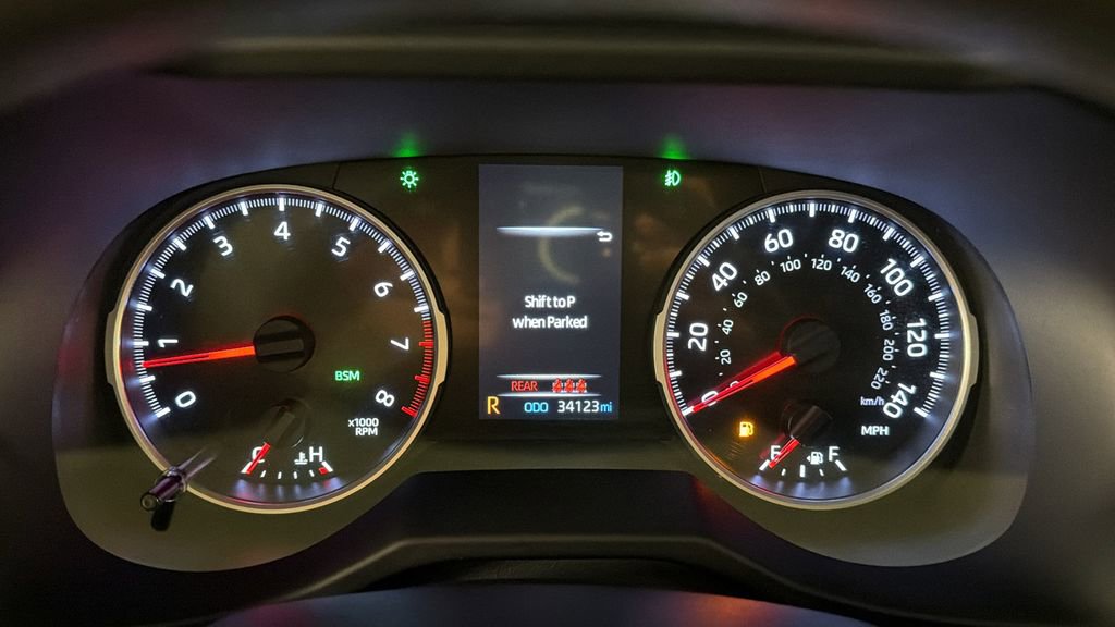 Used 2021 Toyota RAV4 XLE w/ Convenience Package image 31