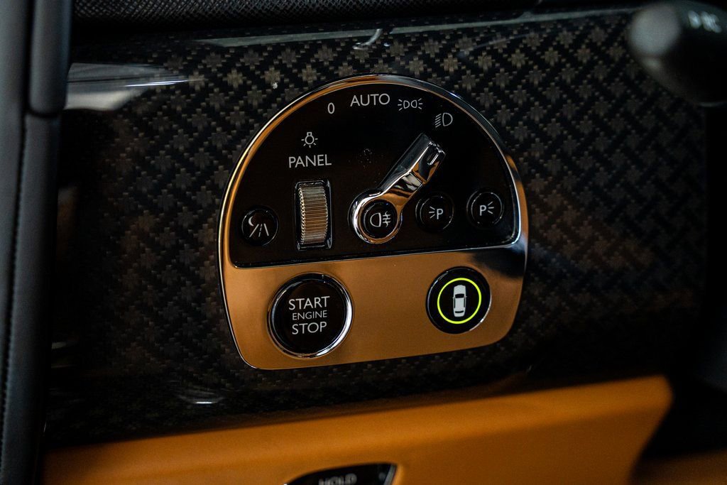 Used 2022 Rolls-Royce Cullinan Black Badge image 29