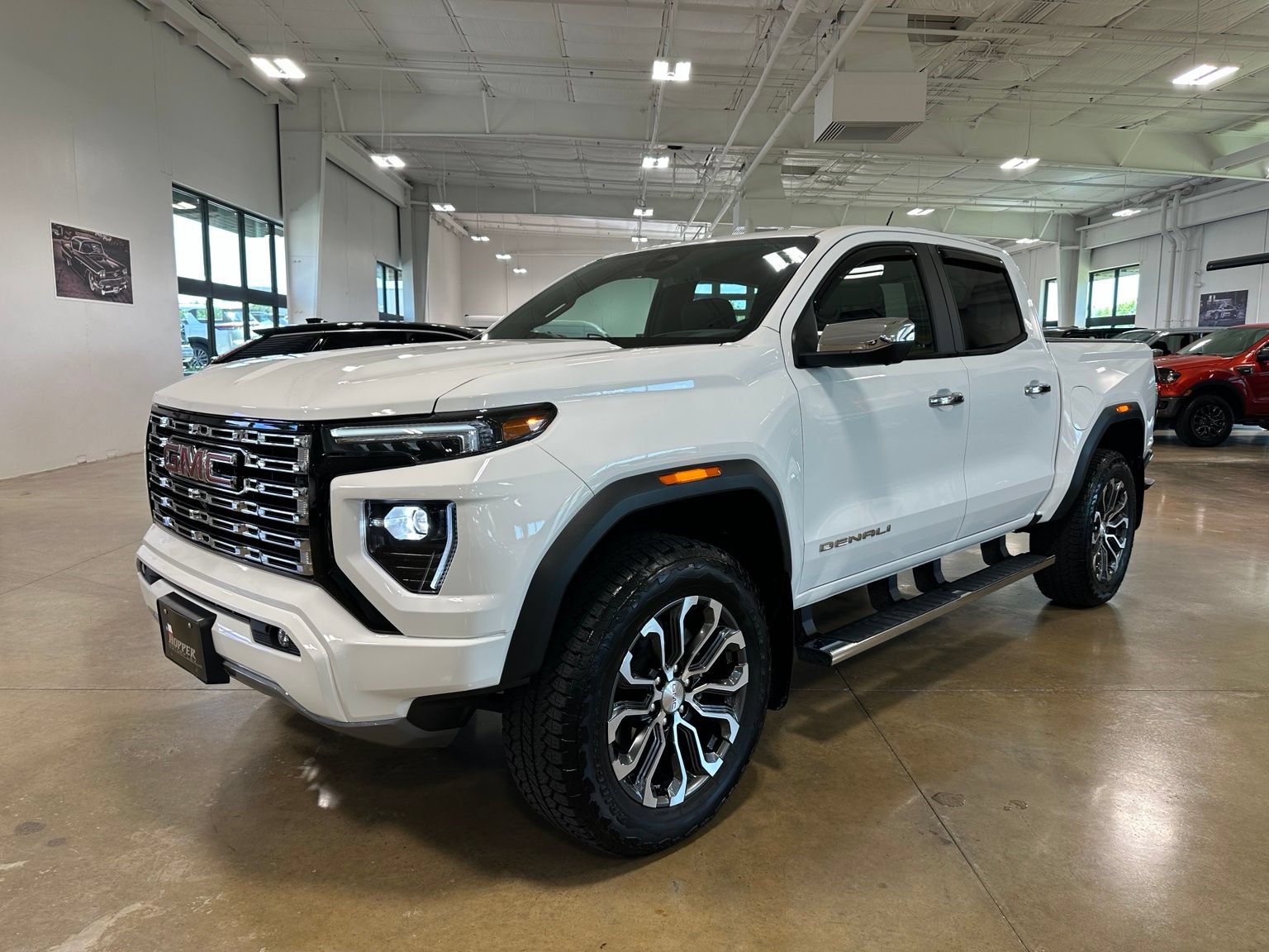 Used 2024 GMC Canyon Denali AWD/4WD image 3