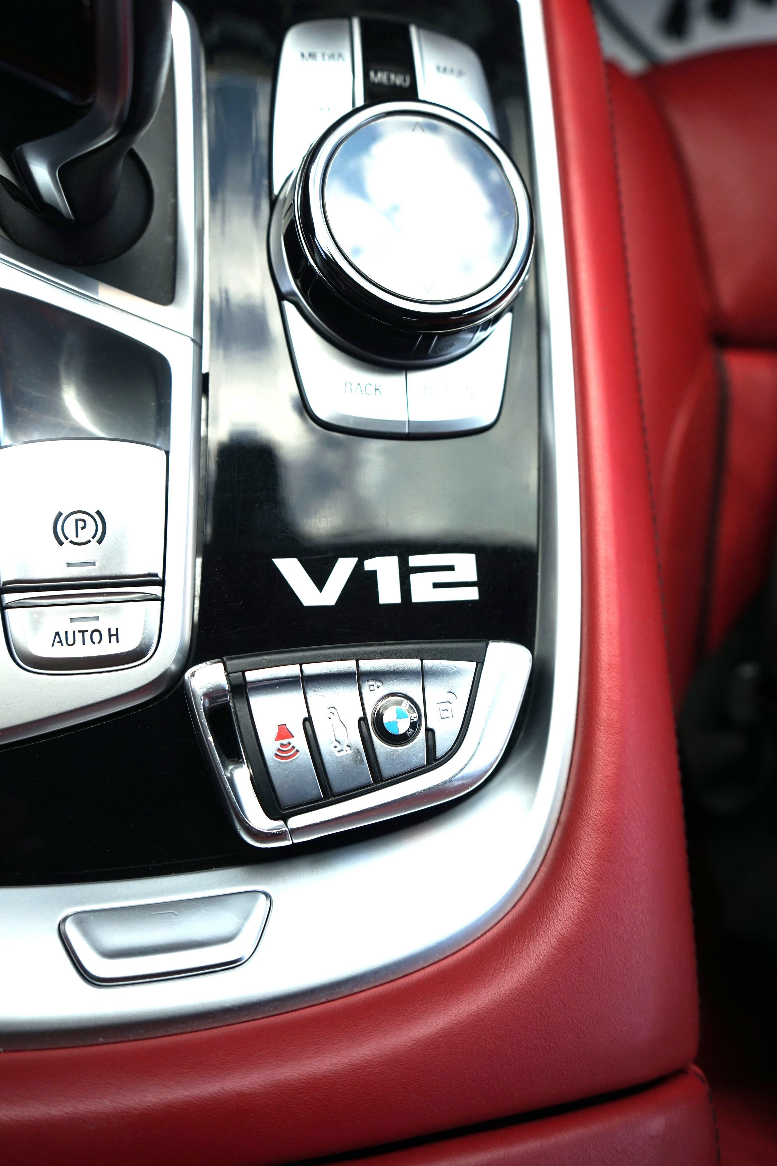 Used 2018 BMW M760i xDrive AWD/4WD image 35