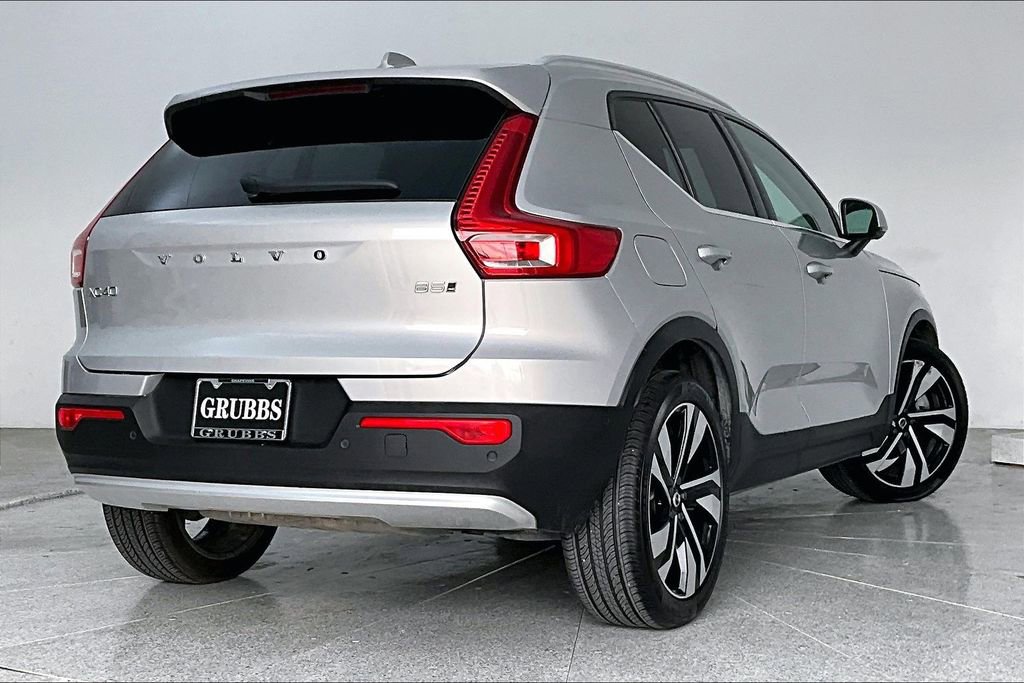 Certified 2023 Volvo XC40 B5 Plus image 2