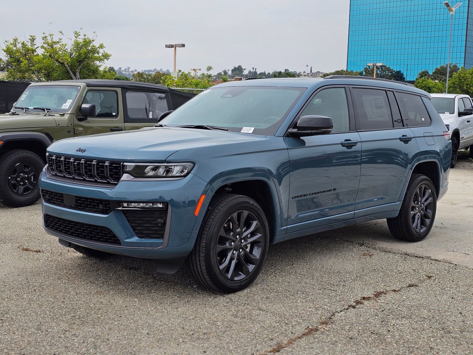 New 2026 Jeep Grand Cherokee L Limited Reserve AWD/4WD image 3