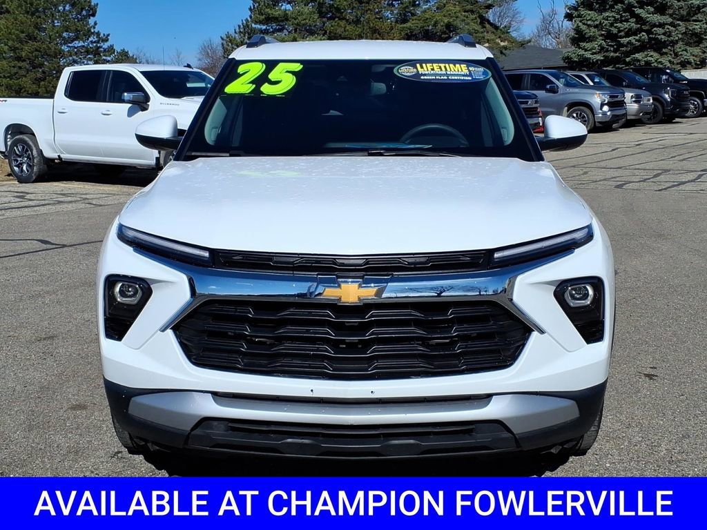 Used 2025 Chevrolet TrailBlazer LT image 2